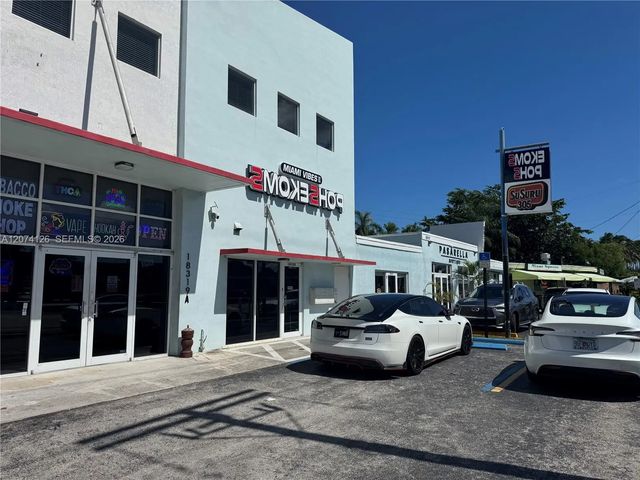 2 of 6 - 18321 W Dixie Highway #202, North Miami Beach, FL