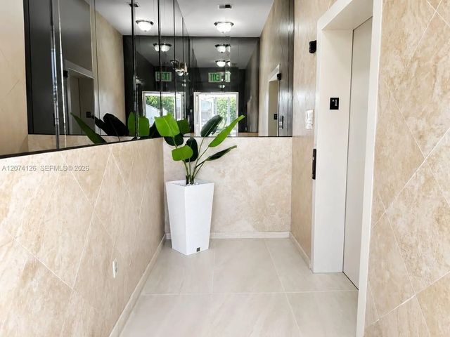 3 of 6 - 18321 W Dixie Highway #202, North Miami Beach, FL