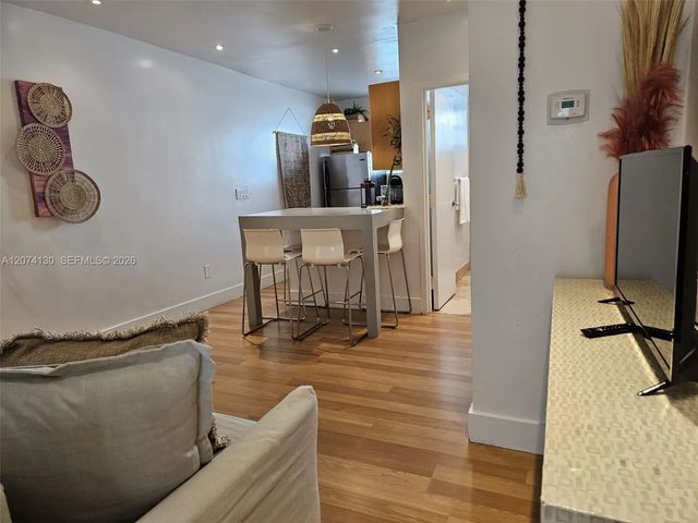 4 of 24 - 751 Collins Avenue #2, Miami Beach, FL