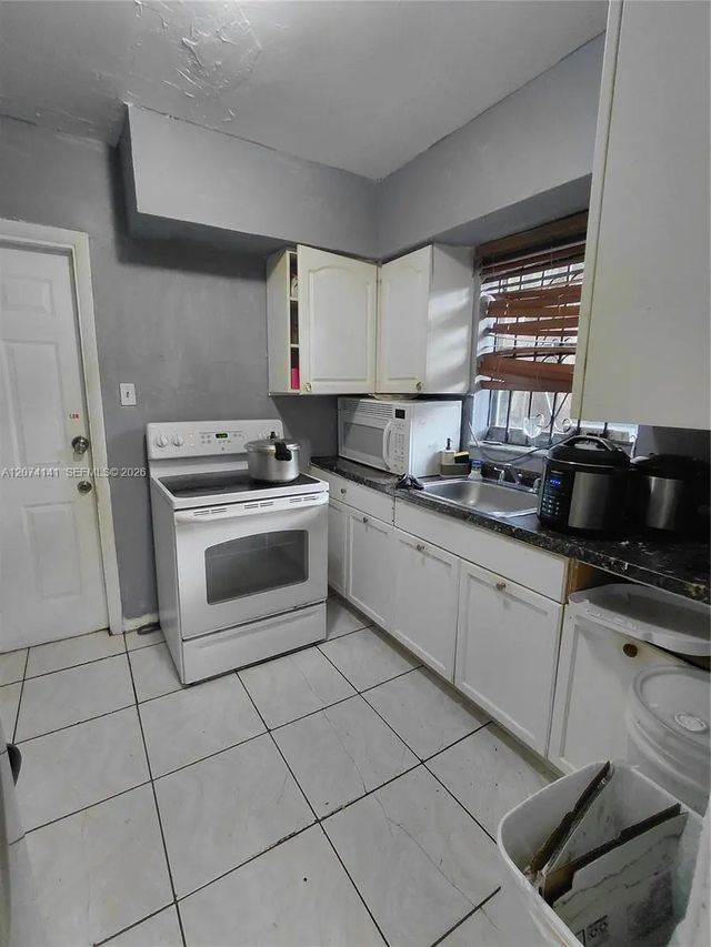 4 of 13 - 1530 Nw 68th Terrace, Miami, FL