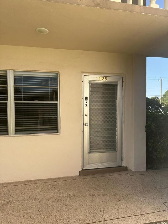 128 Norwich F, West Palm Beach