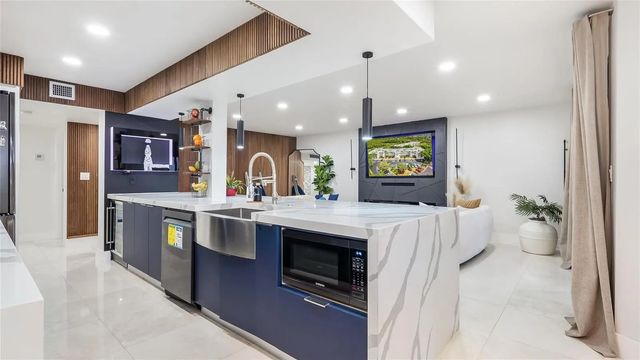 1410 Sheridan Street #7i, Hollywood