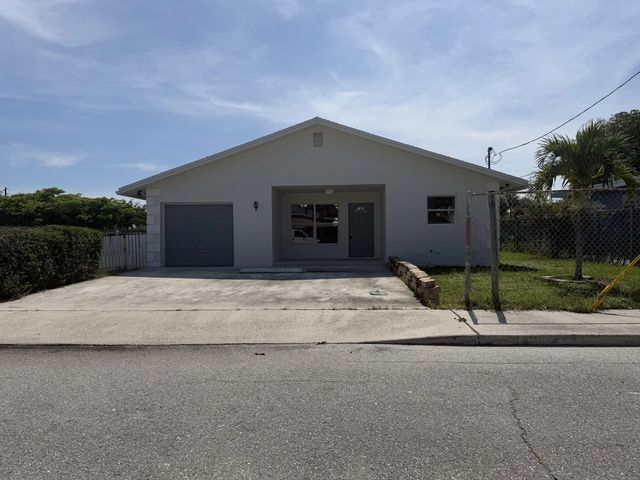 1418 K, Lake Worth Beach