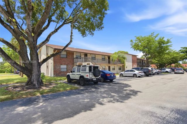 4 of 27 - 6040 Shakerwood Circle #201, Tamarac, FL