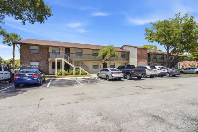 5 of 27 - 6040 Shakerwood Circle #201, Tamarac, FL