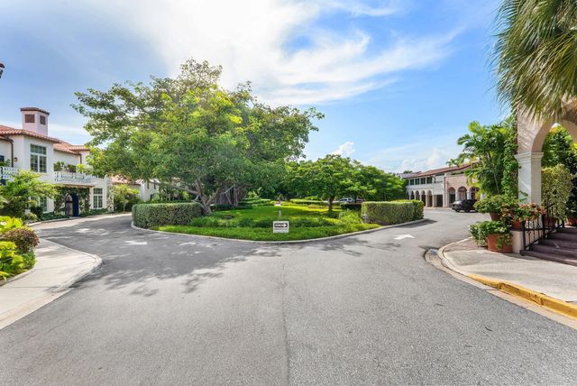 215 Phipps Plaza #2, Palm Beach