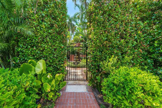 2 of 22 - 215 Phipps Plaza #2, Palm Beach, FL