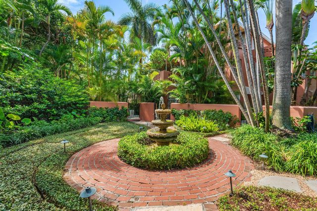 3 of 22 - 215 Phipps Plaza #2, Palm Beach, FL