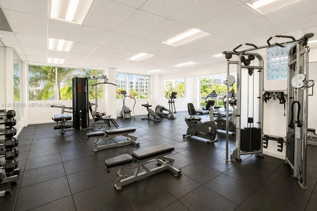 2 of 34 - 5601 Collins Avenue #1009, Miami Beach, FL