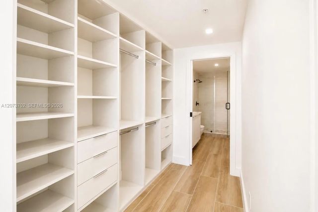 4 of 34 - 5601 Collins Avenue #1009, Miami Beach, FL
