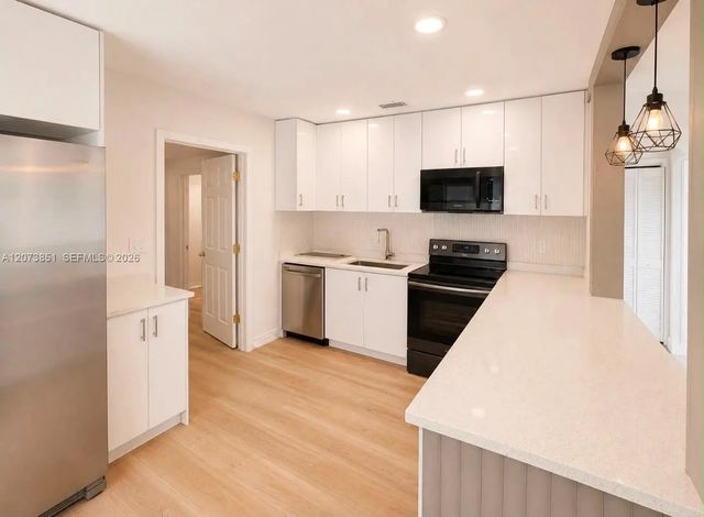 3 of 16 - 825 S 28th Avenue, Hollywood, FL