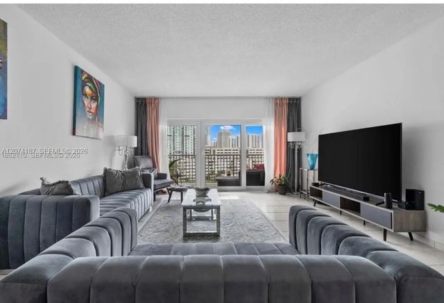 4 of 23 - 300 Bayview Drive #807, Sunny Isles Beach, FL