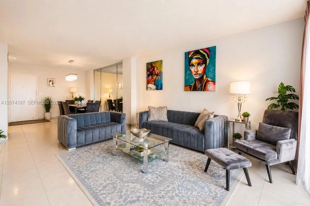 5 of 23 - 300 Bayview Drive #807, Sunny Isles Beach, FL
