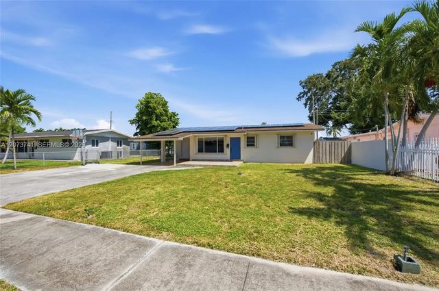 681 W 55th Place, Hialeah