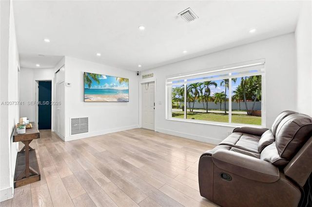 3 of 35 - 681 W 55th Place, Hialeah, FL