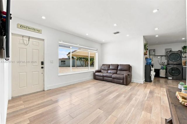 4 of 35 - 681 W 55th Place, Hialeah, FL