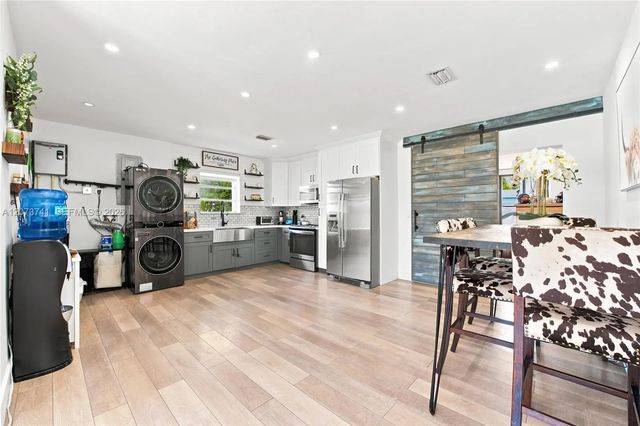 5 of 35 - 681 W 55th Place, Hialeah, FL