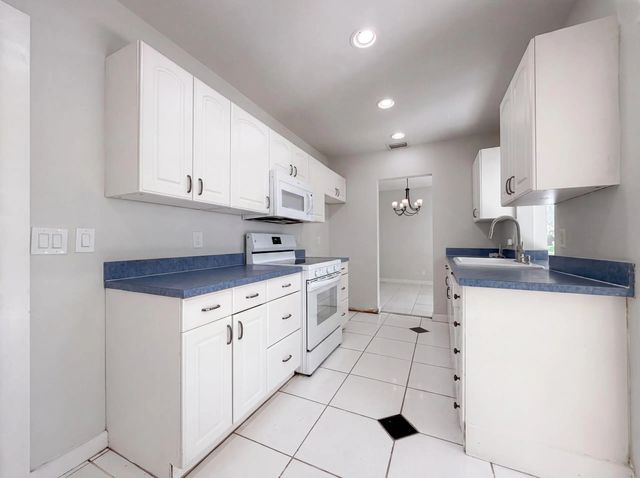 2 of 24 - 4360 Nw 12th Drive, Deerfield Beach, FL