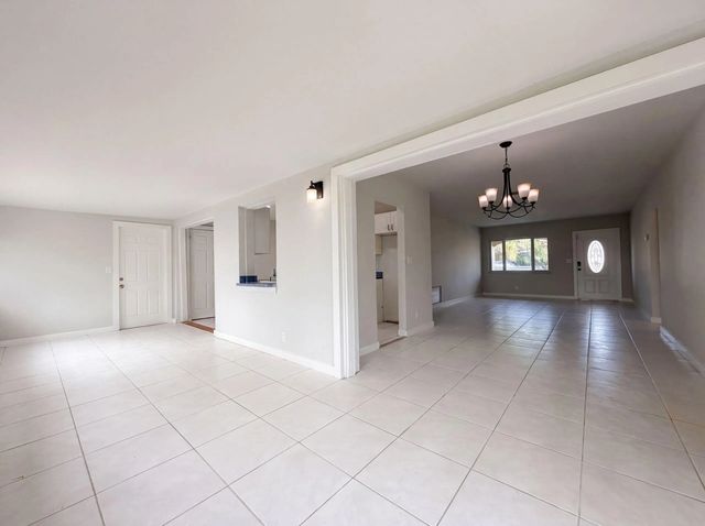 3 of 24 - 4360 Nw 12th Drive, Deerfield Beach, FL