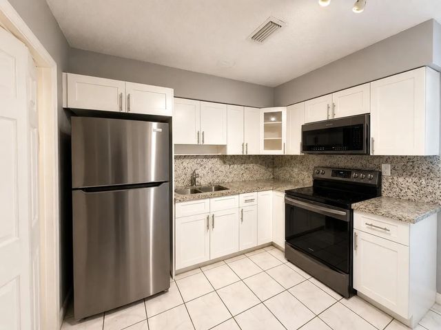 4 of 13 - 6960 Sw 18th Court, North Lauderdale, FL