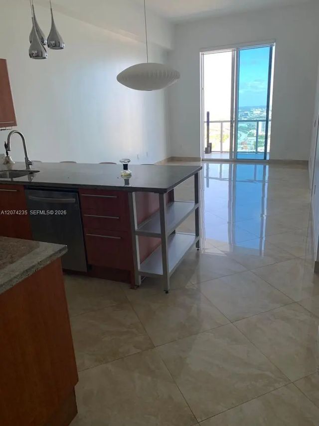 4 of 7 - 185 Sw 7th Street #4303, Miami, FL