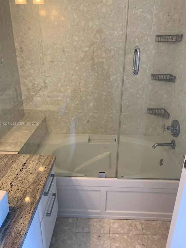 5 of 7 - 185 Sw 7th Street #4303, Miami, FL