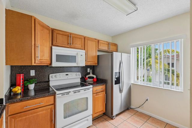 4 of 43 - 167 Riviera Circle, Weston, FL