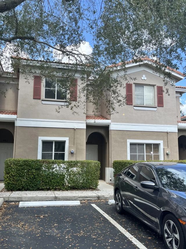 4414 Woodland Circle, Tamarac