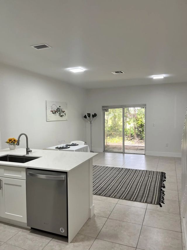 4 of 31 - 4414 Woodland Circle, Tamarac, FL