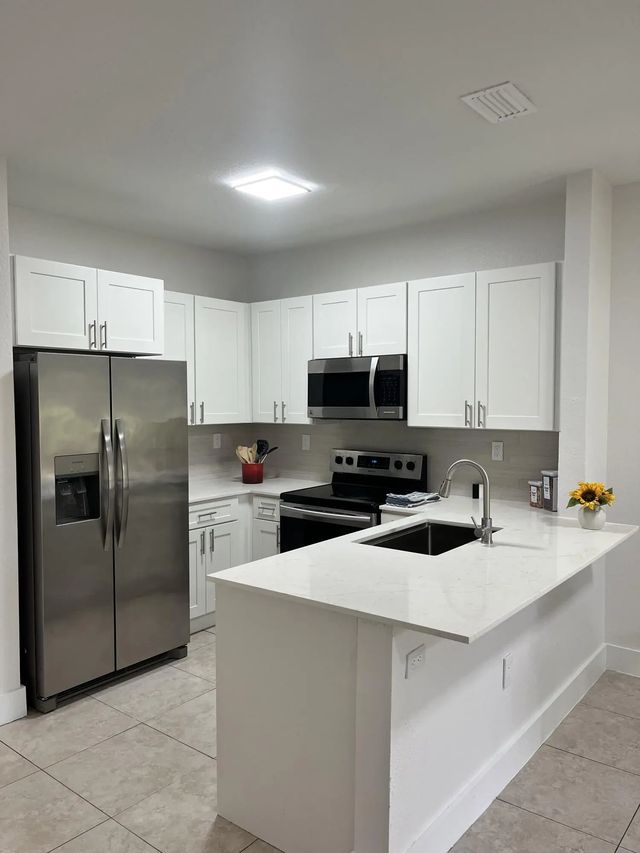 5 of 31 - 4414 Woodland Circle, Tamarac, FL