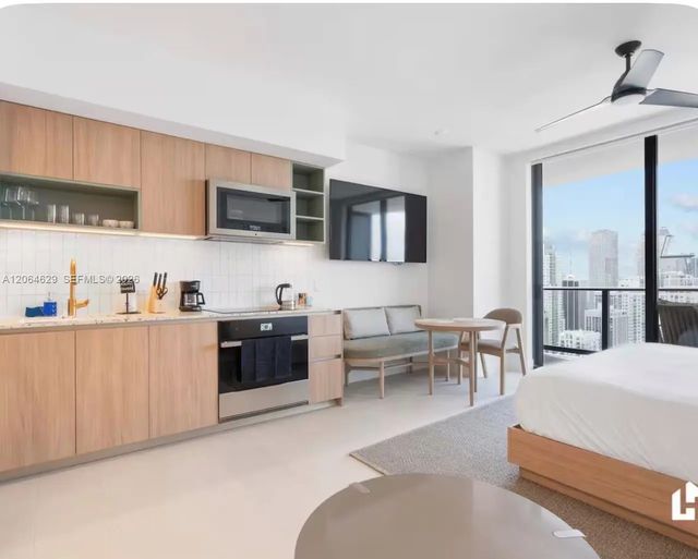 3 of 16 - 159 Ne 6th Street #3506, Miami, FL