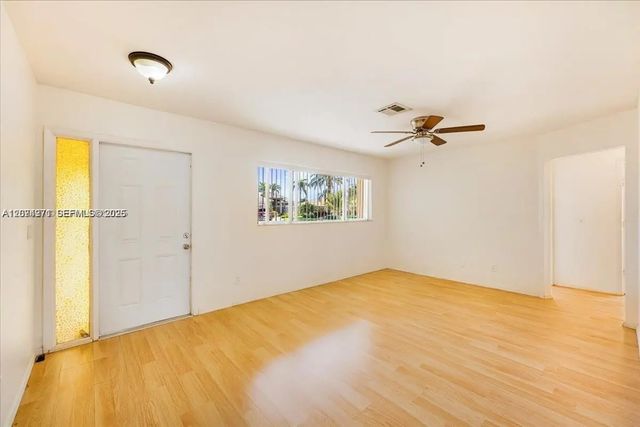 5 of 21 - 915 Se 20th Street, Cape Coral, FL
