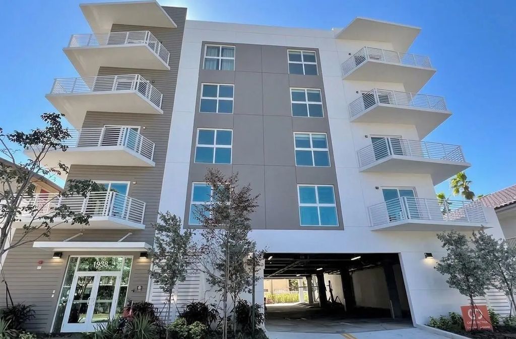 1938 Jackson Street #202, Hollywood