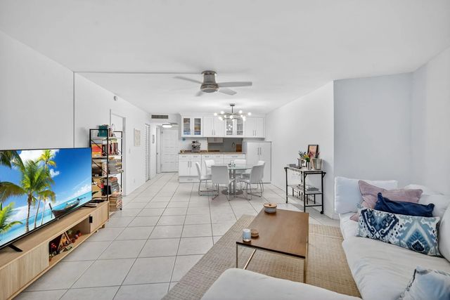 3 of 18 - 3900 N Hills Drive #306, Hollywood, FL