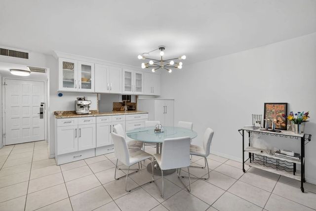 4 of 18 - 3900 N Hills Drive #306, Hollywood, FL