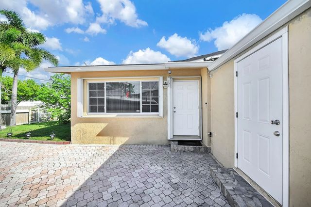 2 of 61 - 2171 Sw 36th Terrace, Fort Lauderdale, FL