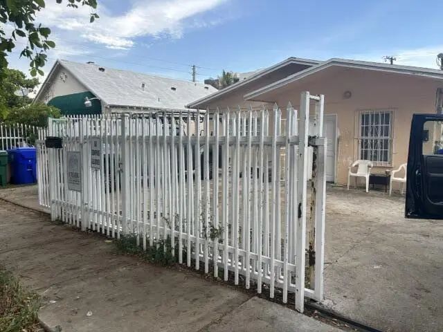 3 of 21 - 255 Nw 27th Court, Miami, FL