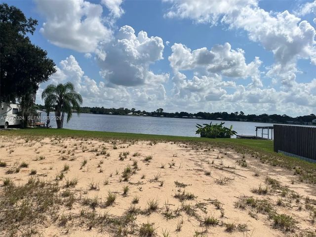 2 of 10 - 1050 Lake Carrie Drive, Lake Placid, FL
