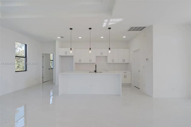 5 of 28 - 3010 2nd Street Sw, Lehigh Acres, FL