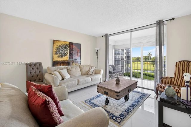 5 of 28 - 8900 Washington Boulevard #409, Pembroke Pines, FL