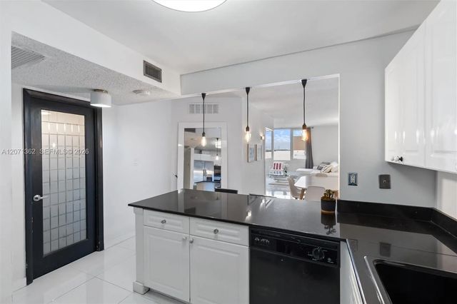 4 of 34 - 2301 Collins Avenue #931, Miami Beach, FL