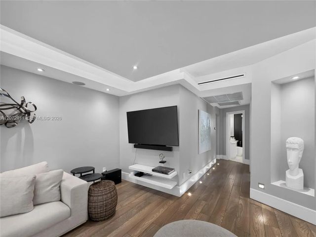 4 of 21 - 10190 Collins Avenue #204, Bal Harbour, FL