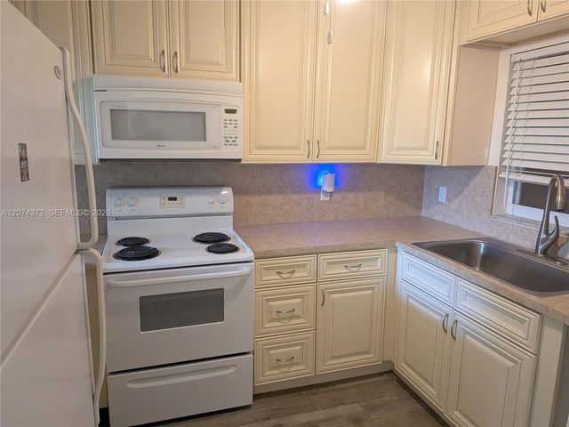 2 of 9 - 9471 Evergreen Place #106, Davie, FL
