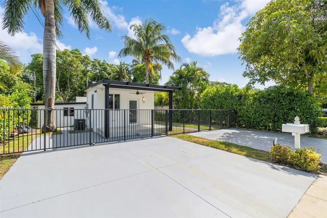 330 Nw 82nd Terrace, Miami