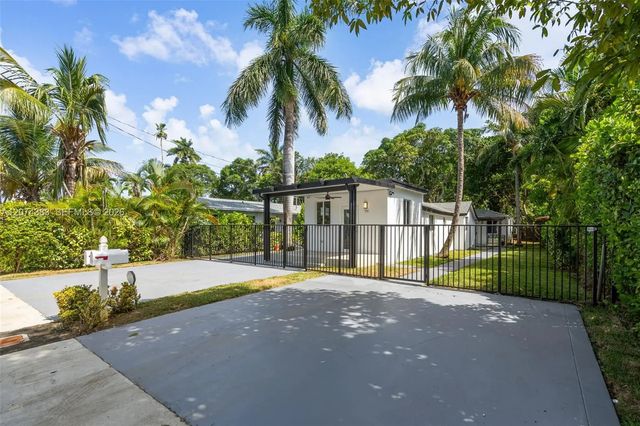 3 of 33 - 330 Nw 82nd Terrace, Miami, FL