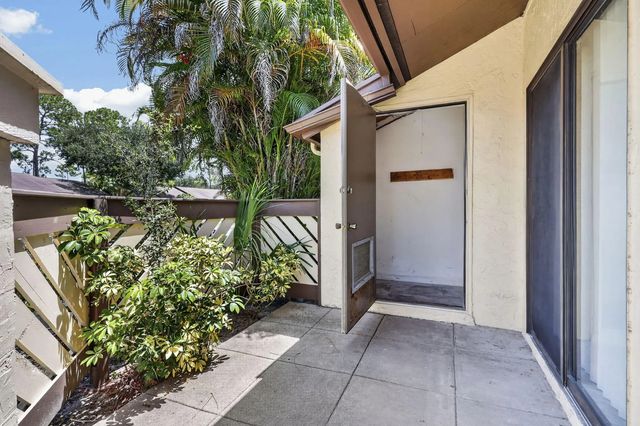 5 of 42 - 184 Mastic Tree Court, Royal Palm Beach, FL