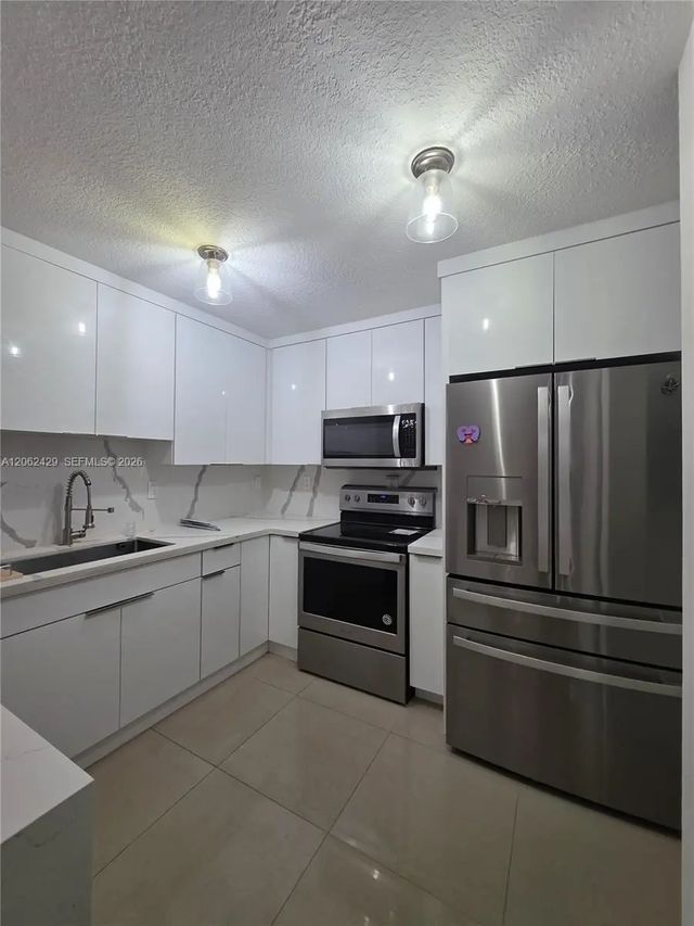 5 of 49 - 6201 Sw 116th Place #d, Miami, FL