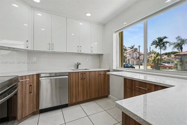 4 of 37 - 5118 Nw 115th Court, Doral, FL
