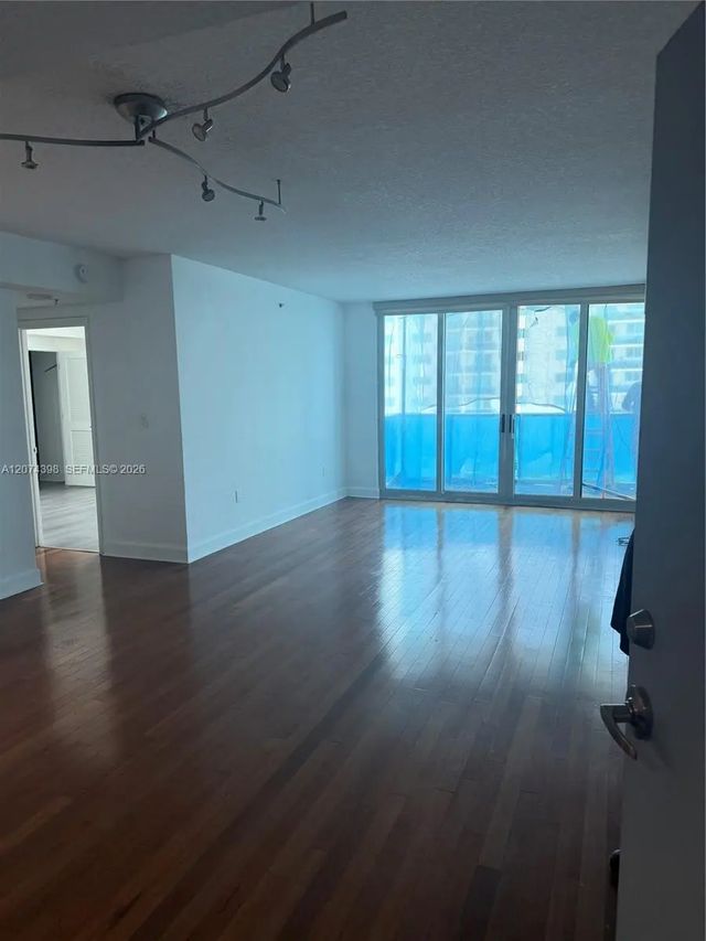5 of 11 - 7501 E Treasure Drive #6k, North Bay Village, FL