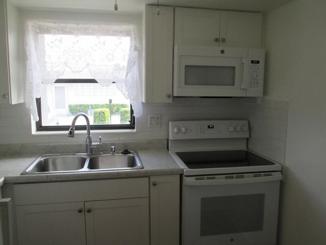 3 of 49 - 2611 W Barkley Drive W #e, West Palm Beach, FL